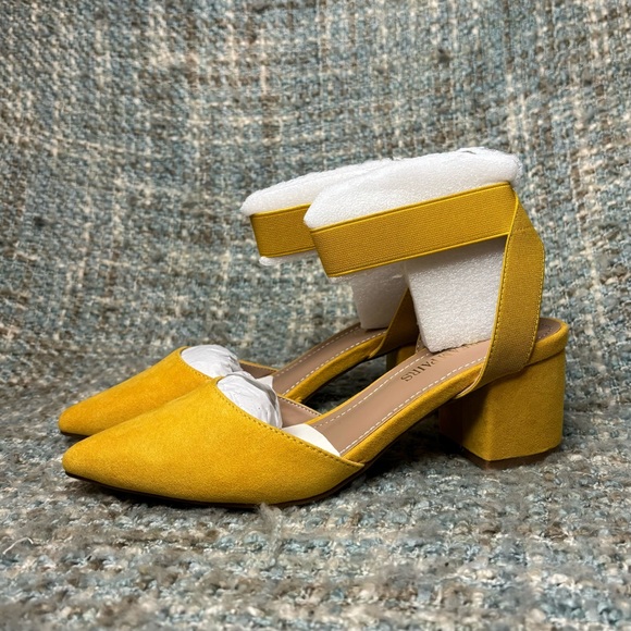 DREAM PAIRS Nicholes Pointed Toe Low Chunky Heel Pumps in Mustard - Picture 2 of 10